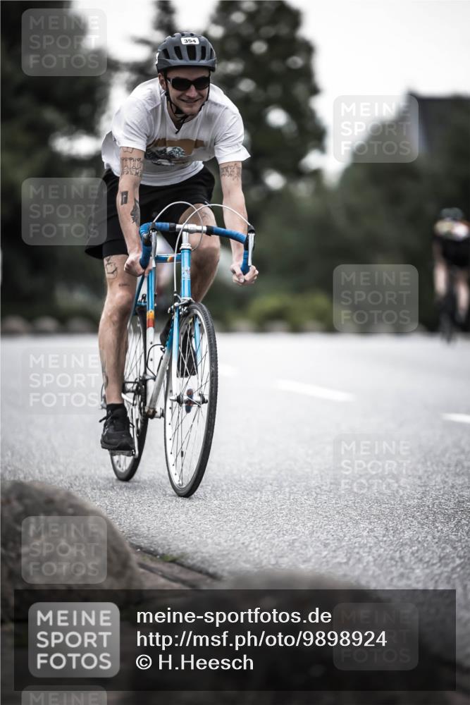 21.06.2026 - 29. Vierlanden-Triathlon H.Heesch http://msf.ph/oto/9898924 21.06.2026 10:06:18 Radfahren 9, 109, 354 meine-sportfotos.de