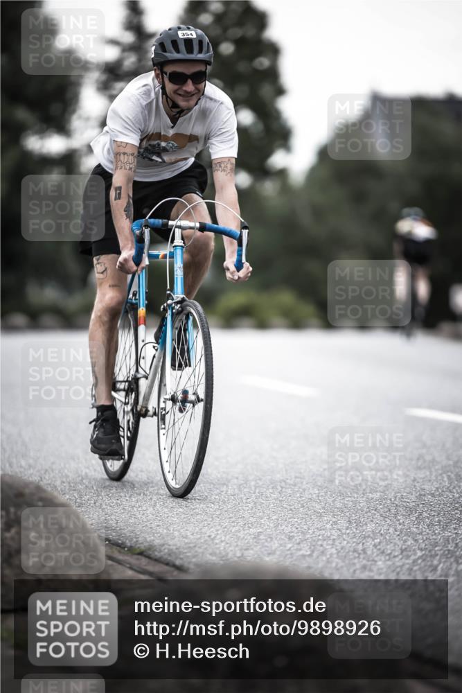 21.06.2026 - 29. Vierlanden-Triathlon H.Heesch http://msf.ph/oto/9898926 21.06.2026 10:06:18 Radfahren 9, 109, 354 meine-sportfotos.de