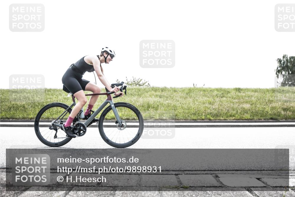 21.06.2026 - 29. Vierlanden-Triathlon H.Heesch http://msf.ph/oto/9898931 21.06.2026 11:28:23 Radfahren 70, 171, 786, 827, 879 meine-sportfotos.de