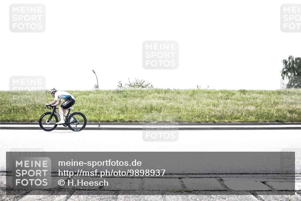 21.06.2026 - 29. Vierlanden-Triathlon H.Heesch http://msf.ph/oto/9898937 21.06.2026 11:28:36 Radfahren 124, 172, 240, 654, 835 meine-sportfotos.de