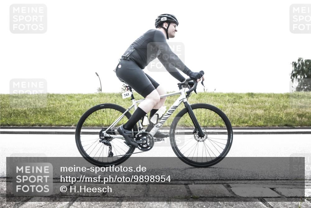 21.06.2026 - 29. Vierlanden-Triathlon H.Heesch http://msf.ph/oto/9898954 21.06.2026 11:28:56 Radfahren 228, 651, 706, 741 meine-sportfotos.de