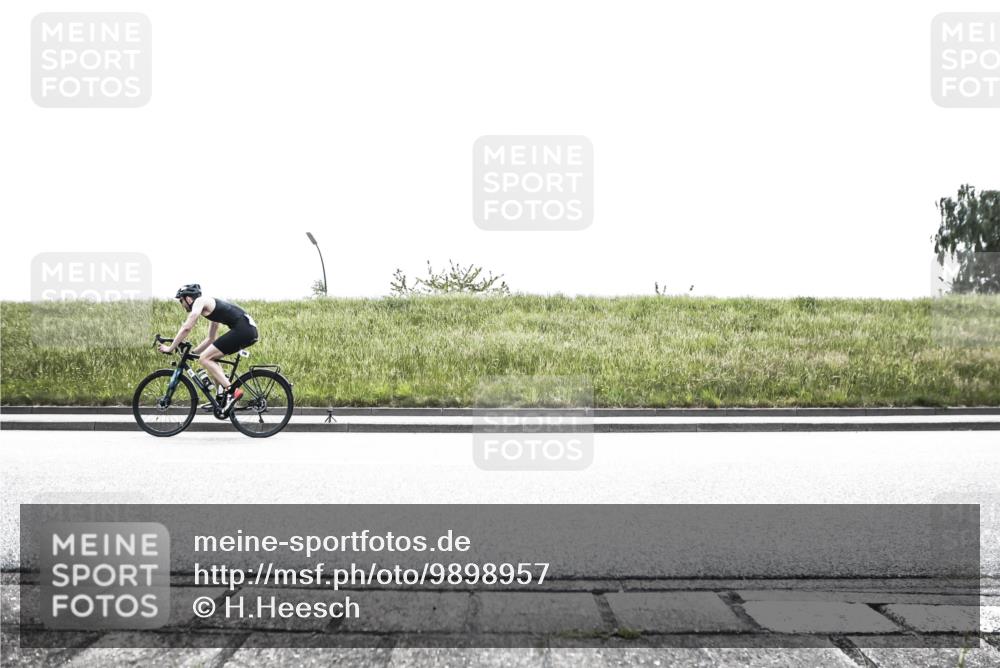 21.06.2026 - 29. Vierlanden-Triathlon H.Heesch http://msf.ph/oto/9898957 21.06.2026 11:29:04 Radfahren 163, 288, 706, 897, 1353 meine-sportfotos.de