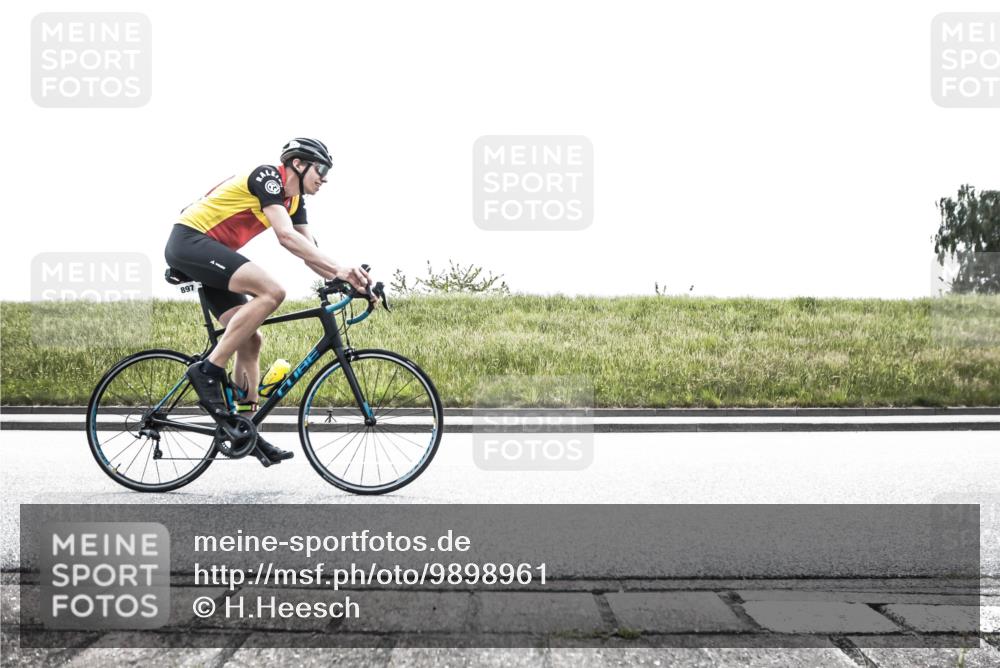 21.06.2026 - 29. Vierlanden-Triathlon H.Heesch http://msf.ph/oto/9898961 21.06.2026 11:29:07 Radfahren 163, 288, 897, 1353 meine-sportfotos.de