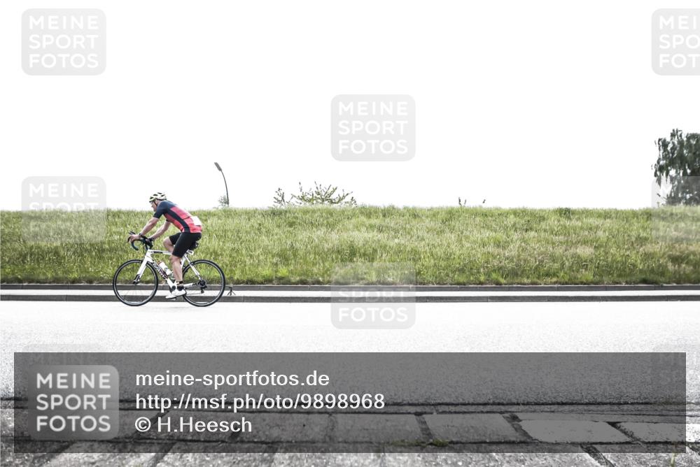 21.06.2026 - 29. Vierlanden-Triathlon H.Heesch http://msf.ph/oto/9898968 21.06.2026 11:29:13 Radfahren 288, 653, 897, 1353 meine-sportfotos.de