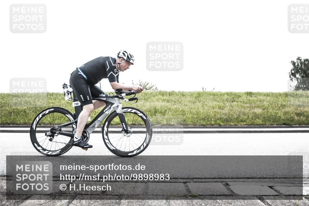 21.06.2026 - 29. Vierlanden-Triathlon H.Heesch http://msf.ph/oto/9898983 21.06.2026 11:29:59 Radfahren 665, 719, 790 meine-sportfotos.de
