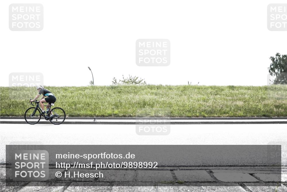 21.06.2026 - 29. Vierlanden-Triathlon H.Heesch http://msf.ph/oto/9898992 21.06.2026 11:30:12 Radfahren 232, 252, 292 meine-sportfotos.de