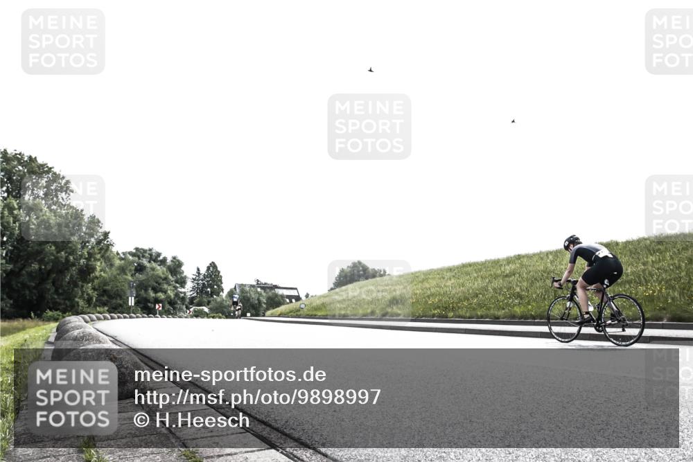 21.06.2026 - 29. Vierlanden-Triathlon H.Heesch http://msf.ph/oto/9898997 21.06.2026 10:51:23 Radfahren 295, 401, 423, 564, 602 meine-sportfotos.de