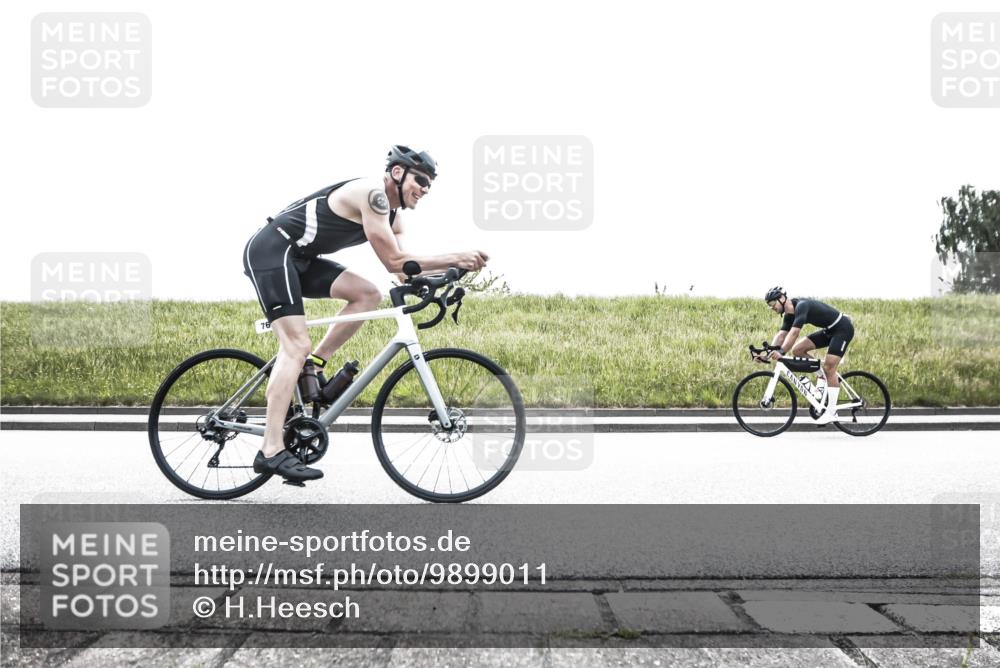 21.06.2026 - 29. Vierlanden-Triathlon H.Heesch http://msf.ph/oto/9899011 21.06.2026 11:30:46 Radfahren 8, 69, 270, 661, 768 meine-sportfotos.de