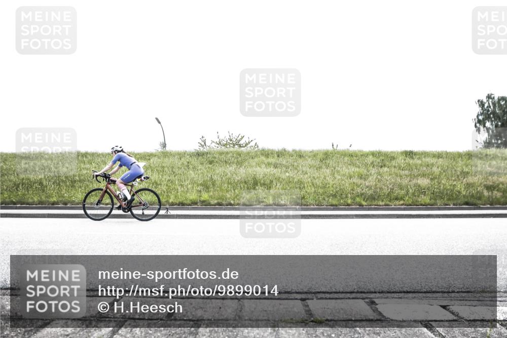 21.06.2026 - 29. Vierlanden-Triathlon H.Heesch http://msf.ph/oto/9899014 21.06.2026 11:30:48 Radfahren 8, 270, 661, 768 meine-sportfotos.de