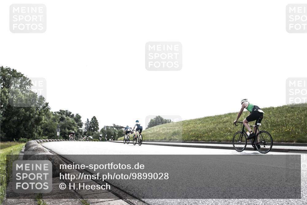 21.06.2026 - 29. Vierlanden-Triathlon H.Heesch http://msf.ph/oto/9899028 21.06.2026 10:51:29 Radfahren 427, 478 meine-sportfotos.de