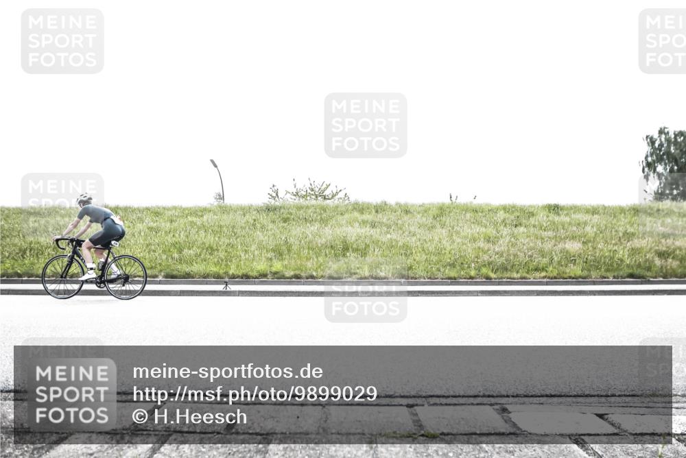 21.06.2026 - 29. Vierlanden-Triathlon H.Heesch http://msf.ph/oto/9899029 21.06.2026 11:31:09 Radfahren 116, 236, 891 meine-sportfotos.de