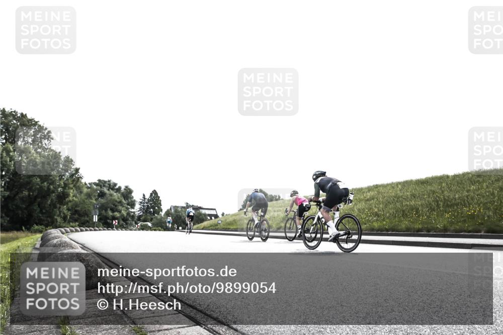 21.06.2026 - 29. Vierlanden-Triathlon H.Heesch http://msf.ph/oto/9899054 21.06.2026 10:51:49 Radfahren 18, 75, 279 meine-sportfotos.de