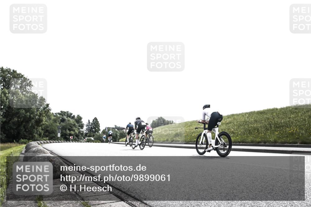 21.06.2026 - 29. Vierlanden-Triathlon H.Heesch http://msf.ph/oto/9899061 21.06.2026 10:51:50 Radfahren 18, 75, 279 meine-sportfotos.de