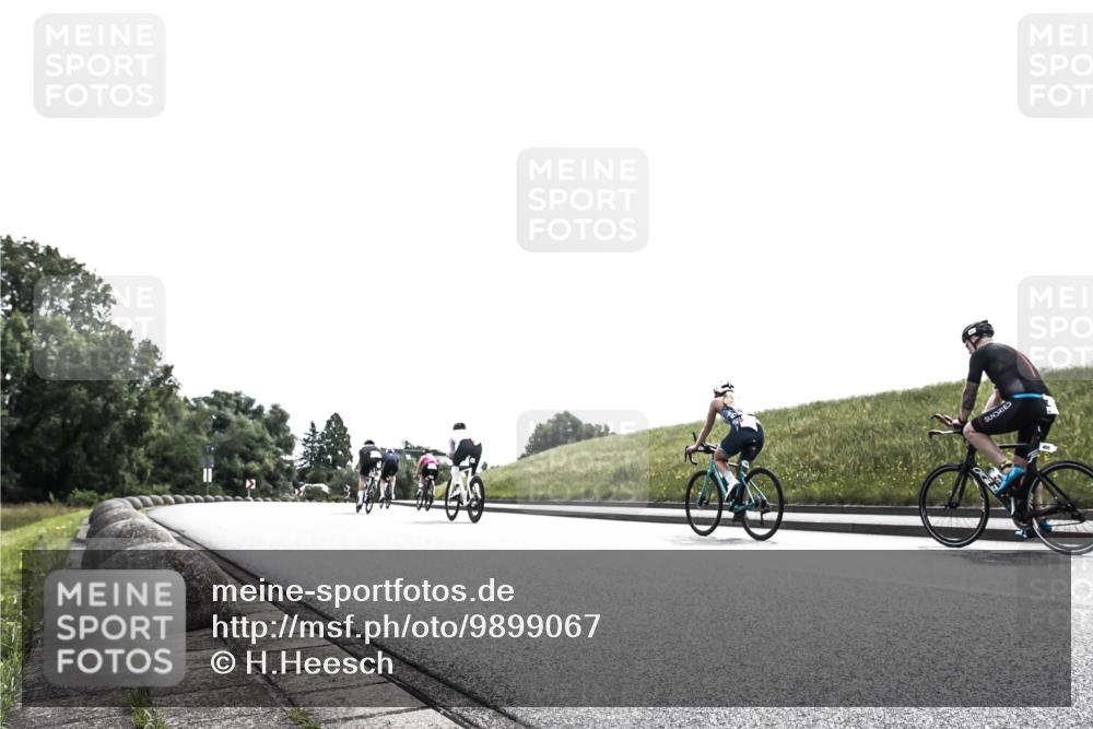 21.06.2026 - 29. Vierlanden-Triathlon H.Heesch http://msf.ph/oto/9899067 21.06.2026 10:51:51 Radfahren 18, 75, 105, 279 meine-sportfotos.de