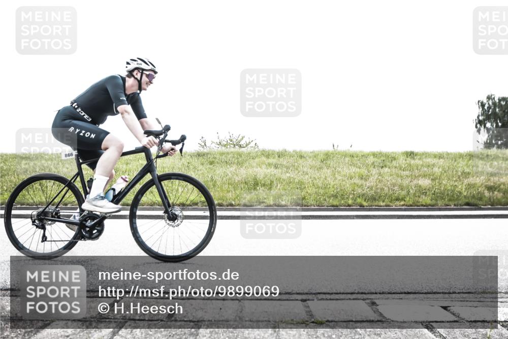 21.06.2026 - 29. Vierlanden-Triathlon H.Heesch http://msf.ph/oto/9899069 21.06.2026 11:32:20 Radfahren 264, 866, 906 meine-sportfotos.de