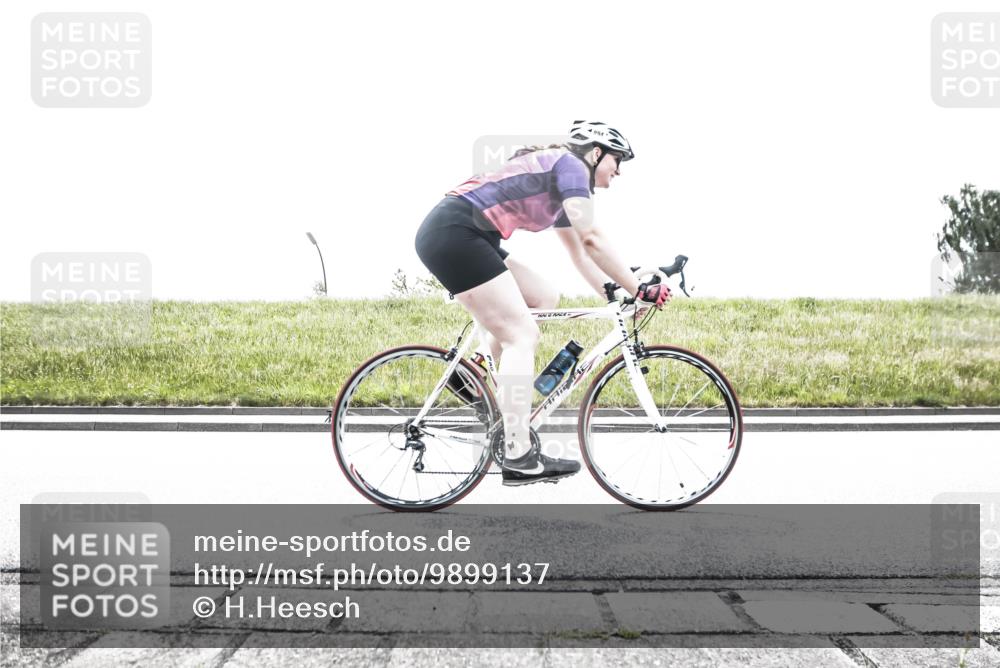 21.06.2026 - 29. Vierlanden-Triathlon H.Heesch http://msf.ph/oto/9899137 21.06.2026 11:33:31 Radfahren 19, 54, 238, 255, 663, 686, 894 meine-sportfotos.de