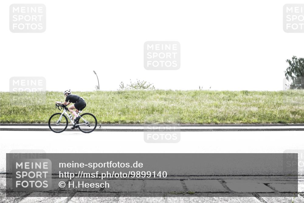 21.06.2026 - 29. Vierlanden-Triathlon H.Heesch http://msf.ph/oto/9899140 21.06.2026 11:33:35 Radfahren 54, 238, 663, 894 meine-sportfotos.de