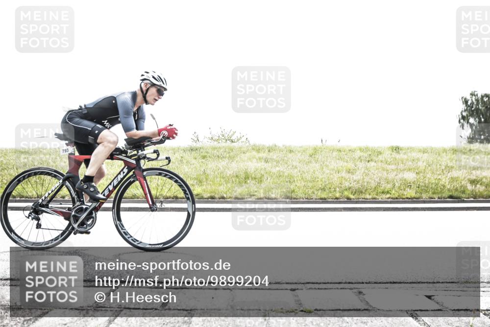 21.06.2026 - 29. Vierlanden-Triathlon H.Heesch http://msf.ph/oto/9899204 21.06.2026 11:34:32 Radfahren 97, 793, 840, 881 meine-sportfotos.de