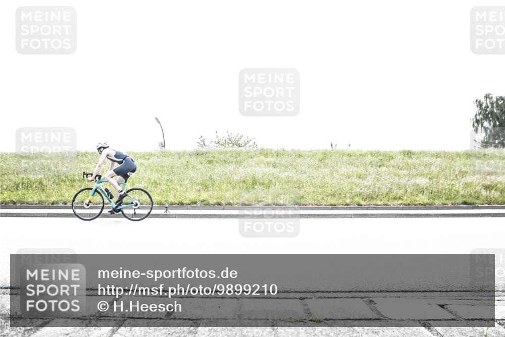 21.06.2026 - 29. Vierlanden-Triathlon H.Heesch http://msf.ph/oto/9899210 21.06.2026 11:34:54 Radfahren 245, 689, 852, 889 meine-sportfotos.de