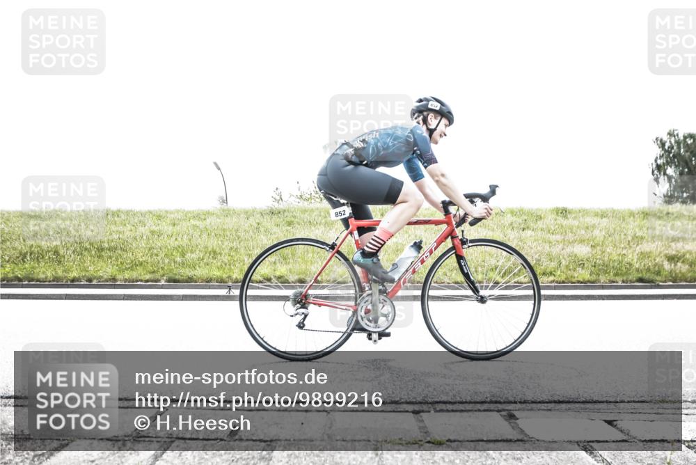 21.06.2026 - 29. Vierlanden-Triathlon H.Heesch http://msf.ph/oto/9899216 21.06.2026 11:34:59 Radfahren 245, 281, 715, 728, 757, 852 meine-sportfotos.de