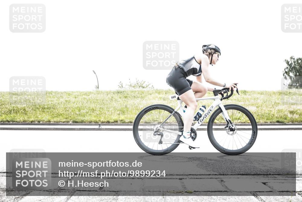 21.06.2026 - 29. Vierlanden-Triathlon H.Heesch http://msf.ph/oto/9899234 21.06.2026 11:35:10 Radfahren 64, 860, 869 meine-sportfotos.de
