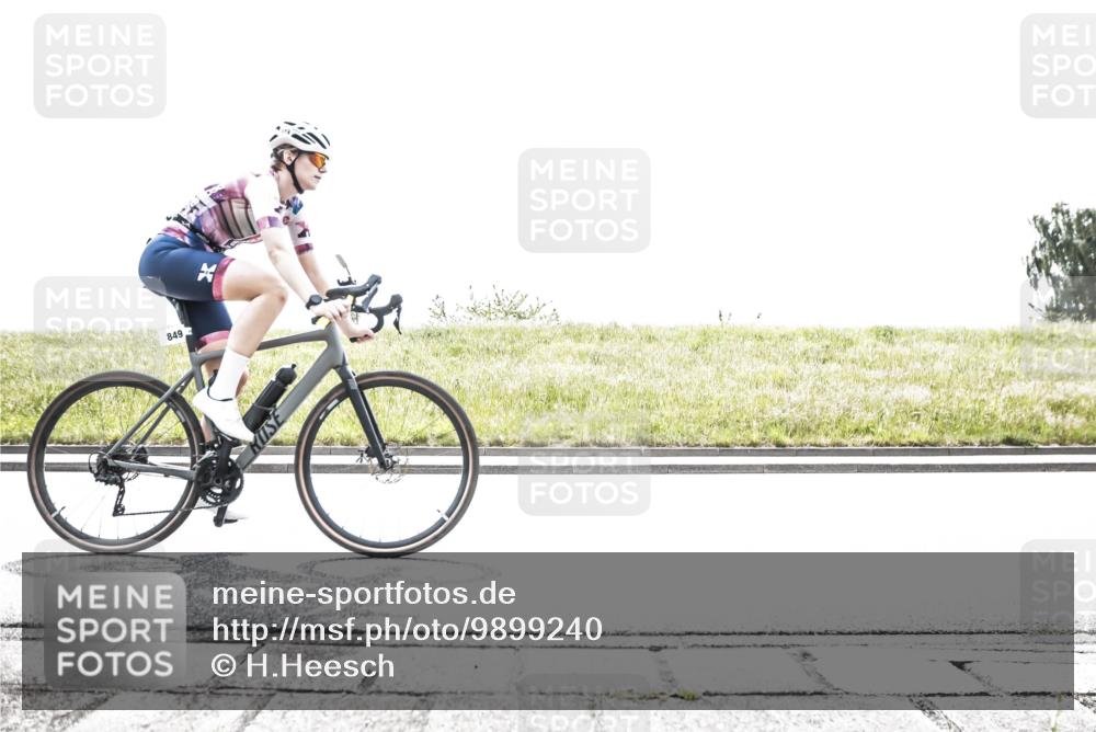 21.06.2026 - 29. Vierlanden-Triathlon H.Heesch http://msf.ph/oto/9899240 21.06.2026 11:35:16 Radfahren 849, 869 meine-sportfotos.de