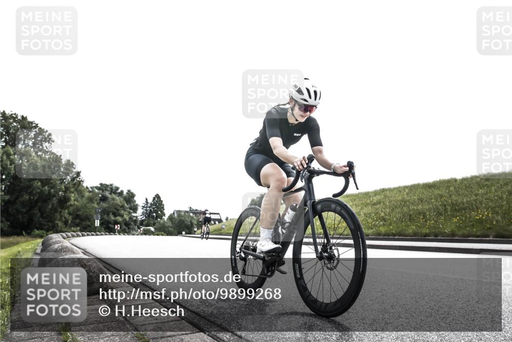 21.06.2026 - 29. Vierlanden-Triathlon H.Heesch http://msf.ph/oto/9899268 21.06.2026 10:55:55 Radfahren 242 meine-sportfotos.de