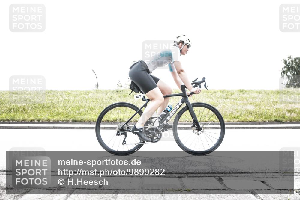 21.06.2026 - 29. Vierlanden-Triathlon H.Heesch http://msf.ph/oto/9899282 21.06.2026 11:36:10 Radfahren 696, 710, 837, 888 meine-sportfotos.de