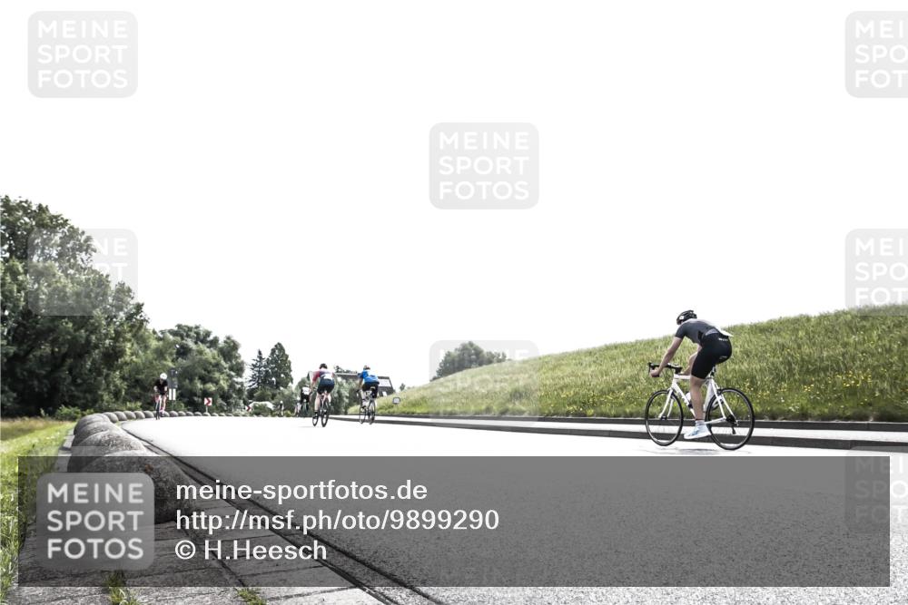 21.06.2026 - 29. Vierlanden-Triathlon H.Heesch http://msf.ph/oto/9899290 21.06.2026 10:57:04 Radfahren 58, 145, 255, 328, 368, 374, 391, 488, 514, 517, 585 meine-sportfotos.de