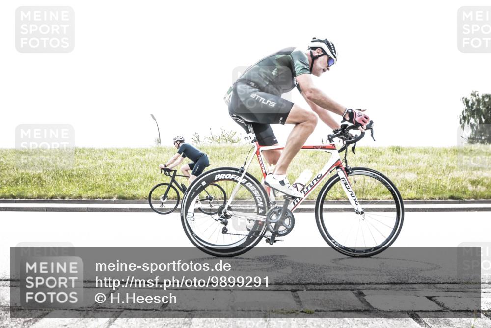21.06.2026 - 29. Vierlanden-Triathlon H.Heesch http://msf.ph/oto/9899291 21.06.2026 11:36:17 Radfahren 43, 696, 771, 833, 888 meine-sportfotos.de