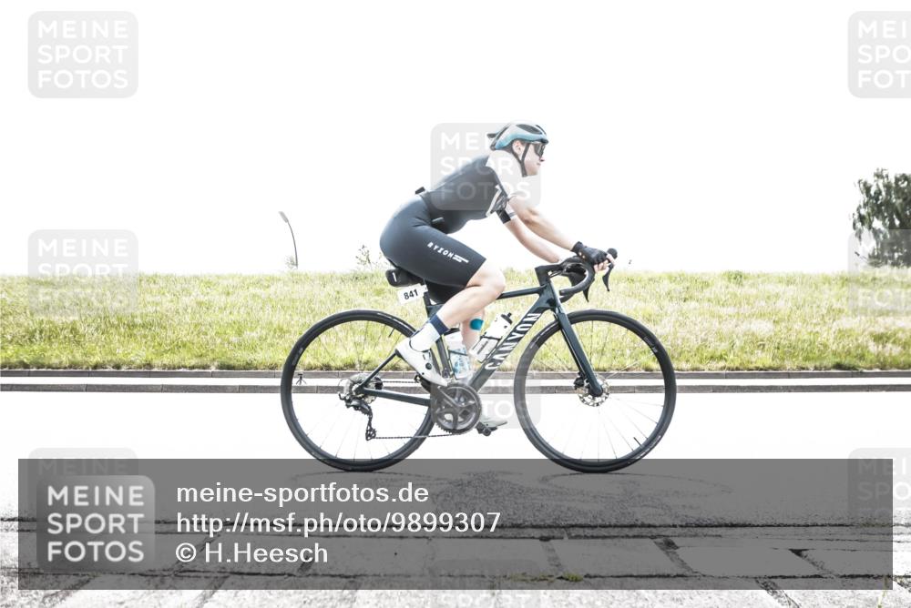 21.06.2026 - 29. Vierlanden-Triathlon H.Heesch http://msf.ph/oto/9899307 21.06.2026 11:36:35 Radfahren 226, 653, 841 meine-sportfotos.de