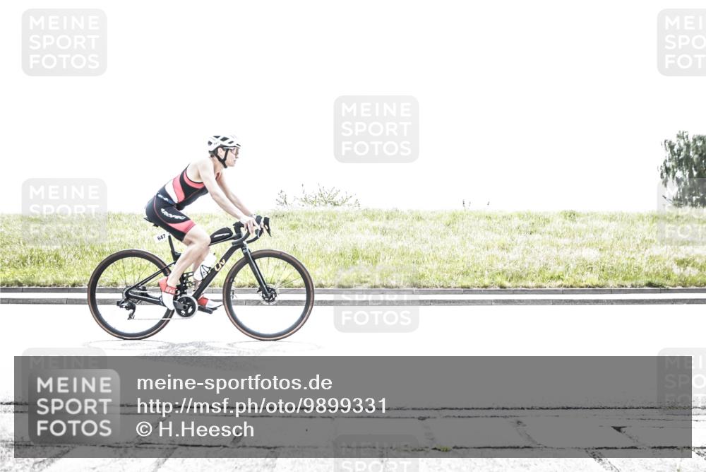 21.06.2026 - 29. Vierlanden-Triathlon H.Heesch http://msf.ph/oto/9899331 21.06.2026 11:37:04 Radfahren 100, 847, 865 meine-sportfotos.de