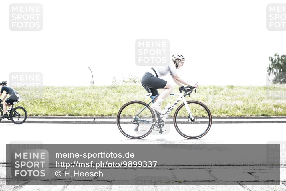21.06.2026 - 29. Vierlanden-Triathlon H.Heesch http://msf.ph/oto/9899337 21.06.2026 11:37:15 Radfahren 48, 724, 834, 856, 861 meine-sportfotos.de