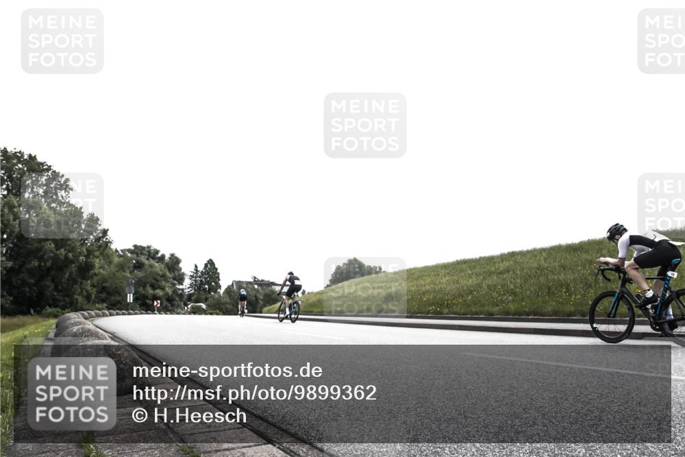 21.06.2026 - 29. Vierlanden-Triathlon H.Heesch http://msf.ph/oto/9899362 21.06.2026 11:00:00 Radfahren 113, 192, 207, 518 meine-sportfotos.de