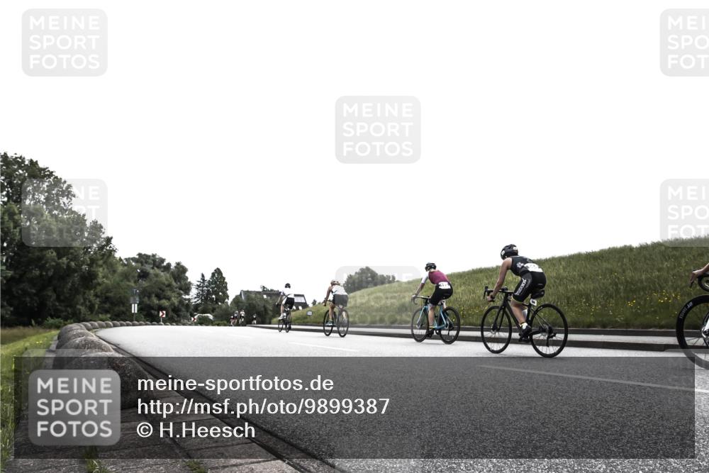 21.06.2026 - 29. Vierlanden-Triathlon H.Heesch http://msf.ph/oto/9899387 21.06.2026 11:00:12 Radfahren 296, 355, 516 meine-sportfotos.de