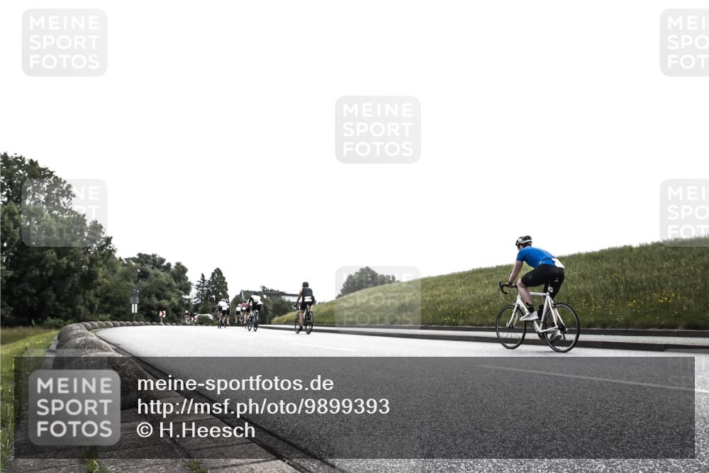 21.06.2026 - 29. Vierlanden-Triathlon H.Heesch http://msf.ph/oto/9899393 21.06.2026 11:00:15 Radfahren 296 meine-sportfotos.de