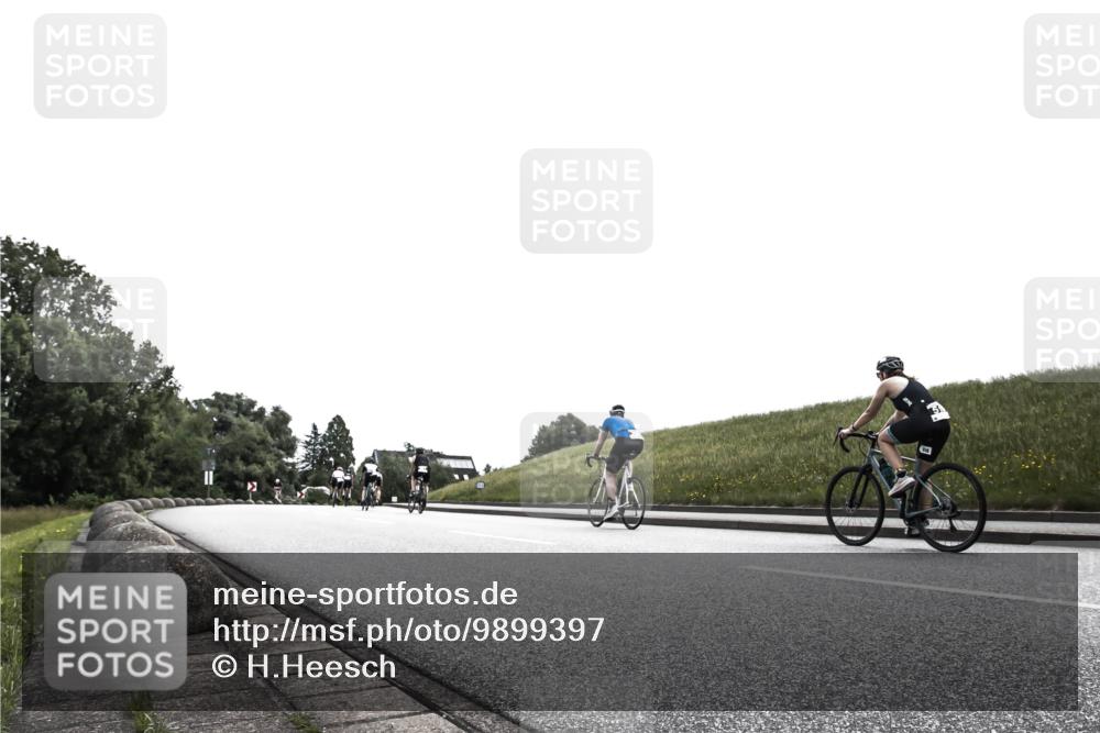 21.06.2026 - 29. Vierlanden-Triathlon H.Heesch http://msf.ph/oto/9899397 21.06.2026 11:00:15 Radfahren 296 meine-sportfotos.de