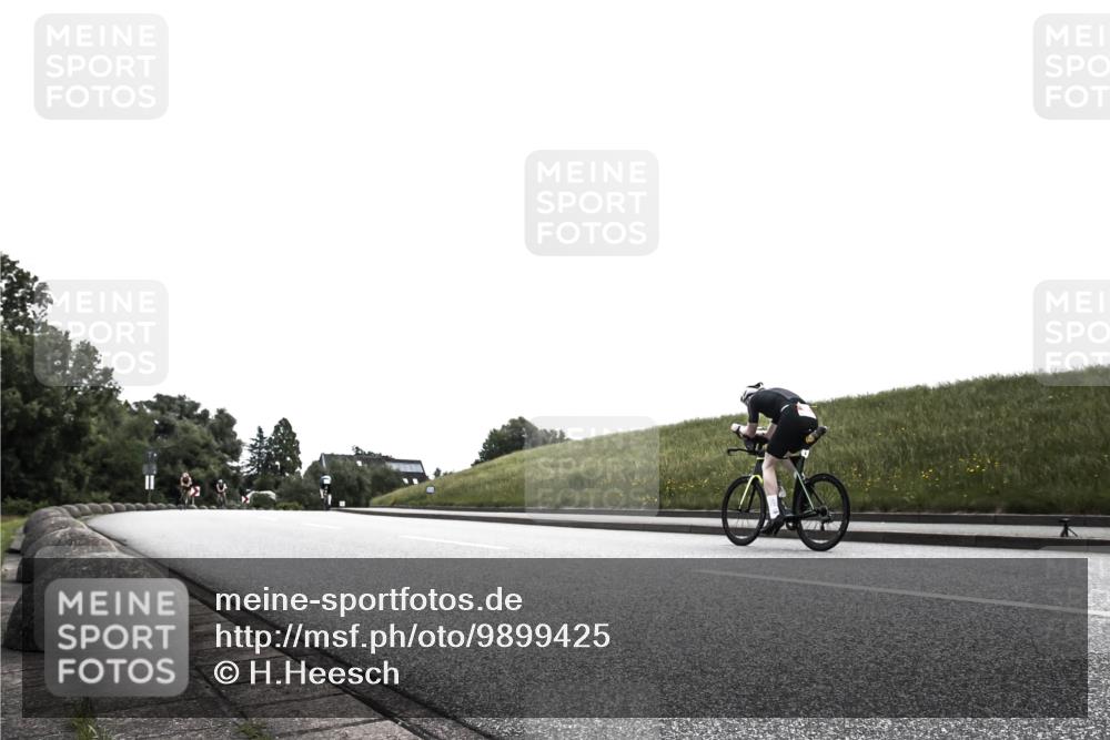 21.06.2026 - 29. Vierlanden-Triathlon H.Heesch http://msf.ph/oto/9899425 21.06.2026 11:02:59 Radfahren 4, 8, 99, 186, 197, 567 meine-sportfotos.de