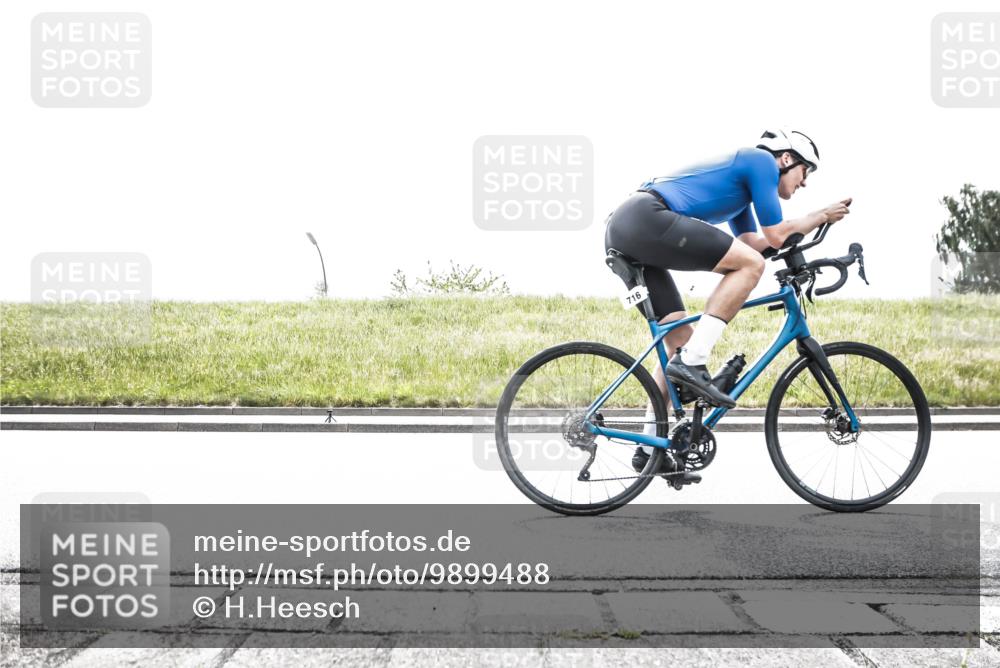 21.06.2026 - 29. Vierlanden-Triathlon H.Heesch http://msf.ph/oto/9899488 21.06.2026 11:45:06 Radfahren 255, 696 meine-sportfotos.de