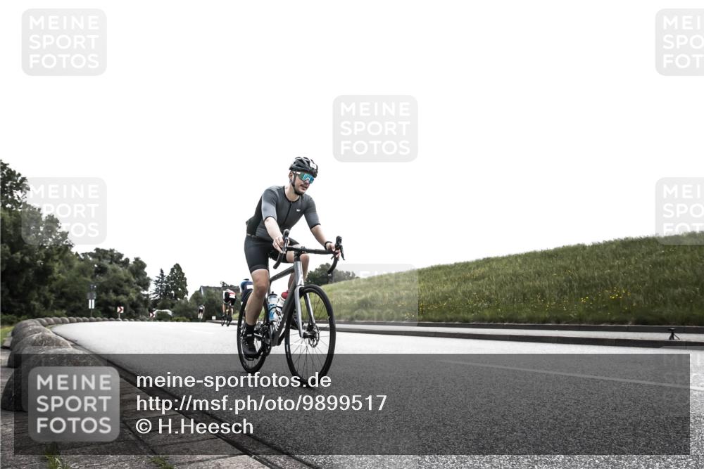 21.06.2026 - 29. Vierlanden-Triathlon H.Heesch http://msf.ph/oto/9899517 21.06.2026 11:06:30 Radfahren 71, 510, 721 meine-sportfotos.de