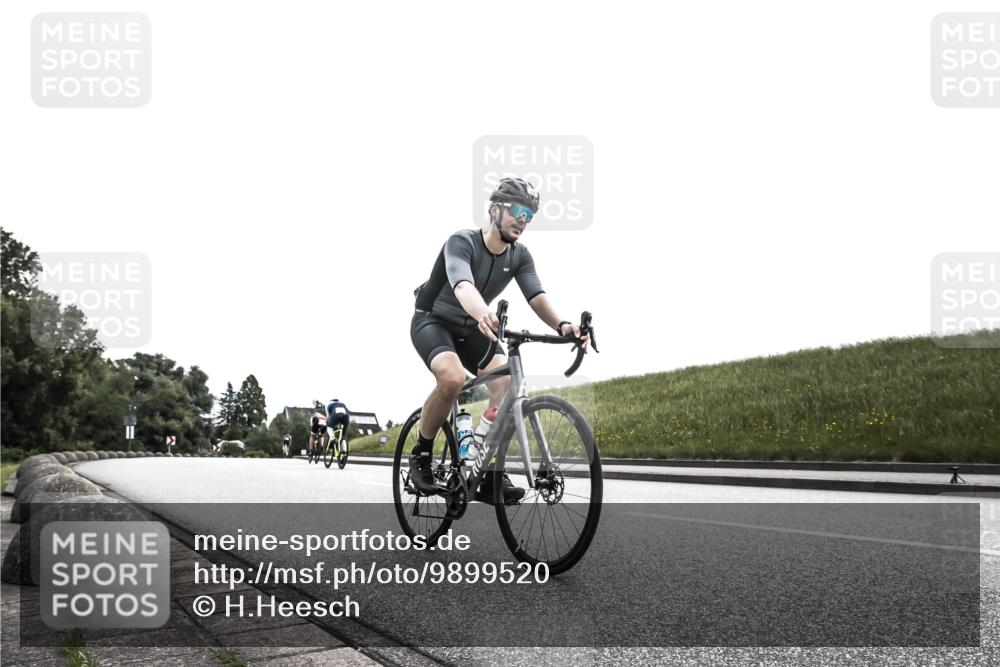 21.06.2026 - 29. Vierlanden-Triathlon H.Heesch http://msf.ph/oto/9899520 21.06.2026 11:06:31 Radfahren 71, 510, 721 meine-sportfotos.de