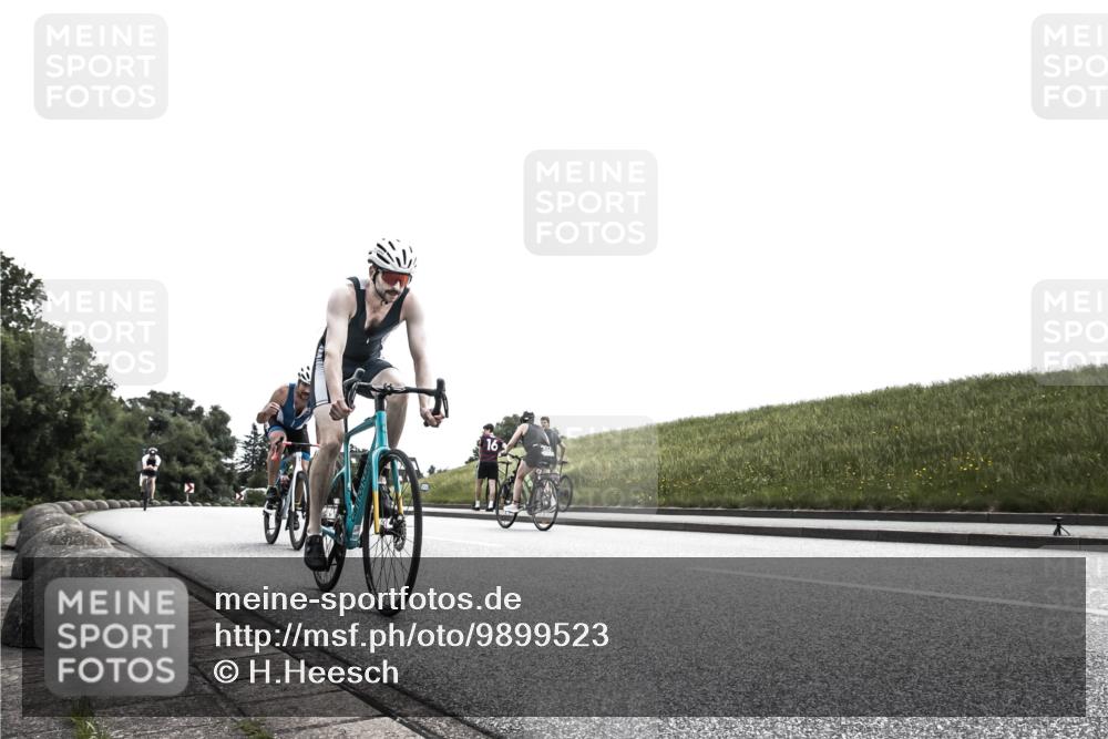 21.06.2026 - 29. Vierlanden-Triathlon H.Heesch http://msf.ph/oto/9899523 21.06.2026 11:06:44 Radfahren 650, 674, 689, 691 meine-sportfotos.de