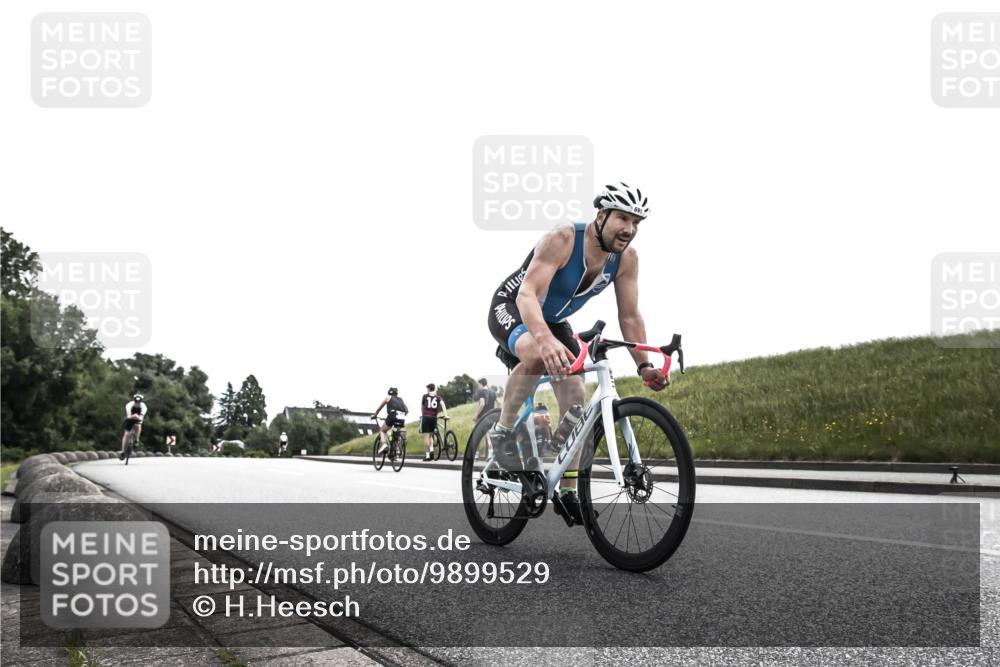 21.06.2026 - 29. Vierlanden-Triathlon H.Heesch http://msf.ph/oto/9899529 21.06.2026 11:06:45 Radfahren 674, 689, 691 meine-sportfotos.de