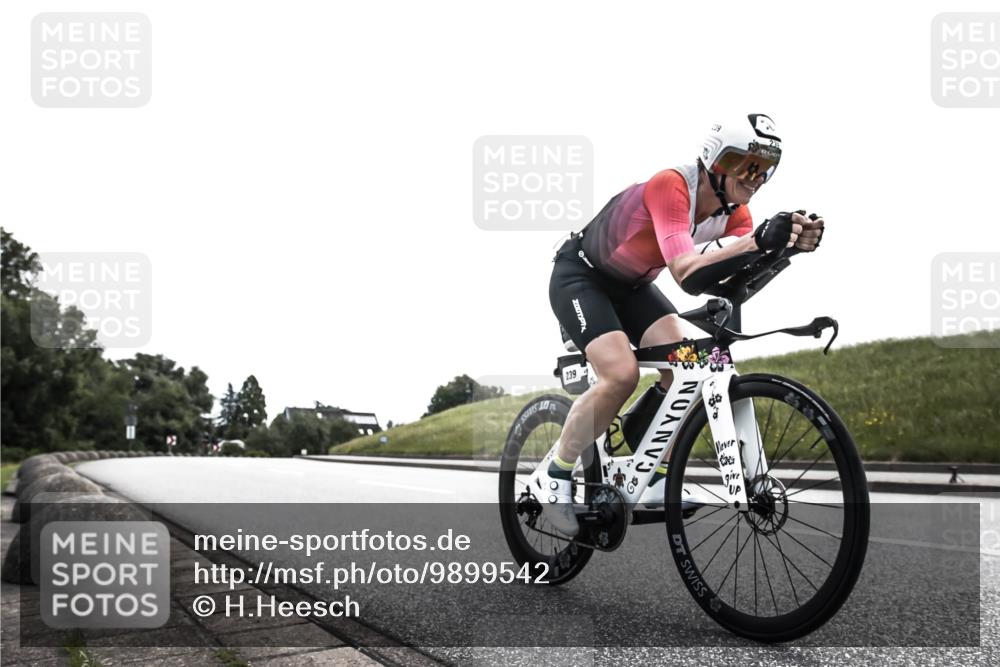 21.06.2026 - 29. Vierlanden-Triathlon H.Heesch http://msf.ph/oto/9899542 21.06.2026 11:08:33 Radfahren 239, 712 meine-sportfotos.de