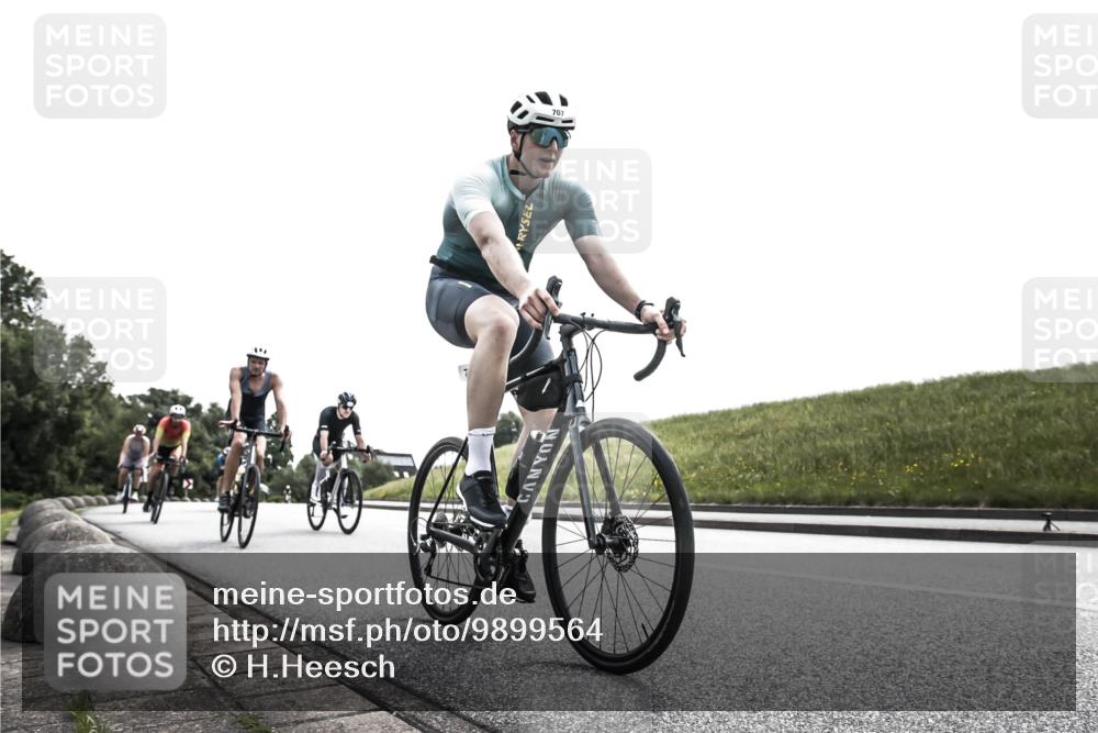 21.06.2026 - 29. Vierlanden-Triathlon H.Heesch http://msf.ph/oto/9899564 21.06.2026 11:11:58 Radfahren 109, 293, 296, 302, 490, 500, 656, 707, 743, 751 meine-sportfotos.de