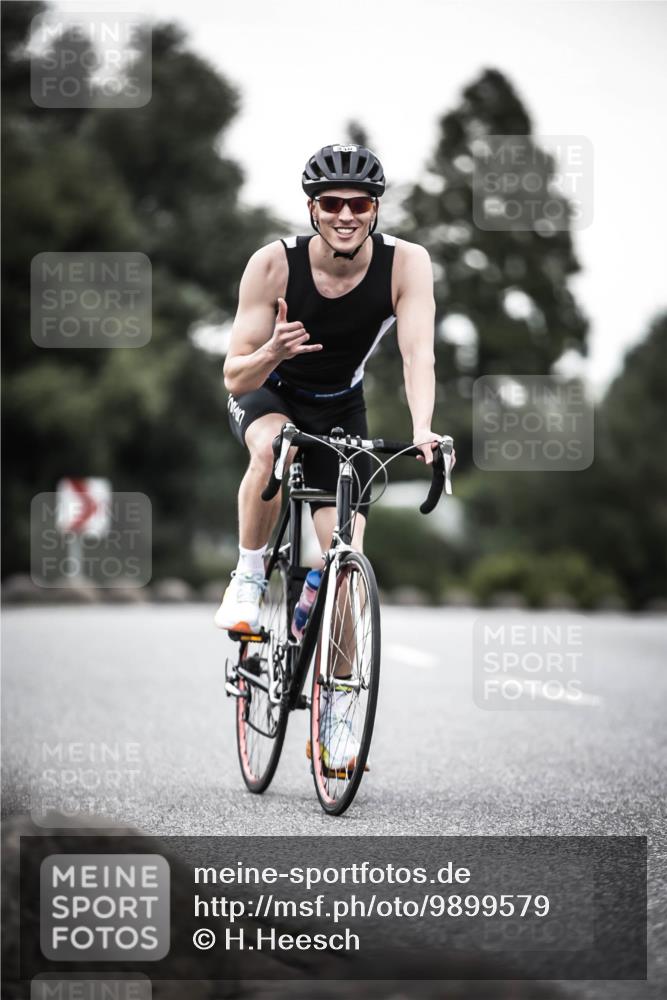 21.06.2026 - 29. Vierlanden-Triathlon H.Heesch http://msf.ph/oto/9899579 21.06.2026 10:07:41 Radfahren 23, 105, 111, 216, 279, 336 meine-sportfotos.de