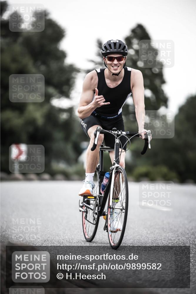 21.06.2026 - 29. Vierlanden-Triathlon H.Heesch http://msf.ph/oto/9899582 21.06.2026 10:07:41 Radfahren 23, 105, 111, 216, 279, 336 meine-sportfotos.de