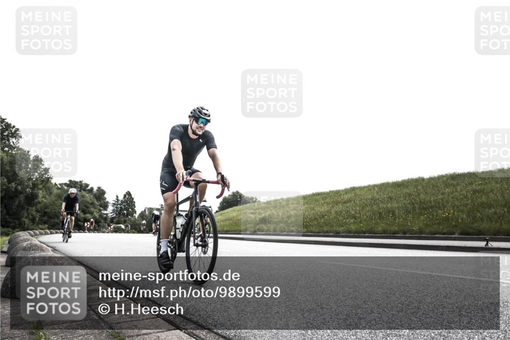 21.06.2026 - 29. Vierlanden-Triathlon H.Heesch http://msf.ph/oto/9899599 21.06.2026 11:13:37 Radfahren 91, 643, 652, 727 meine-sportfotos.de