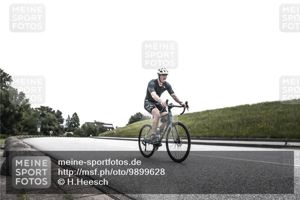 21.06.2026 - 29. Vierlanden-Triathlon H.Heesch http://msf.ph/oto/9899628 21.06.2026 11:19:23 Radfahren 274, 658, 735 meine-sportfotos.de
