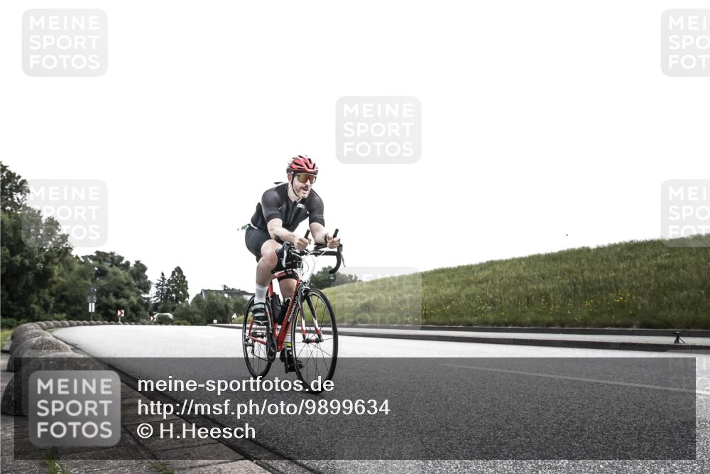 21.06.2026 - 29. Vierlanden-Triathlon H.Heesch http://msf.ph/oto/9899634 21.06.2026 11:20:32 Radfahren 81, 669, 821 meine-sportfotos.de